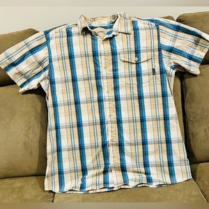 Men’s Columbia Short Sleeved Button Down Shirt.